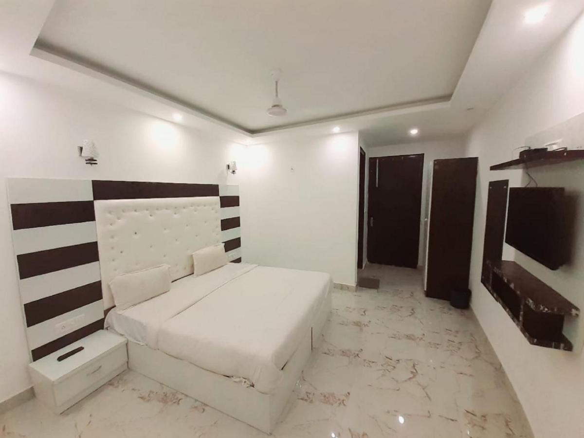 Hotel The Westend Green New Delhi Bagian luar foto