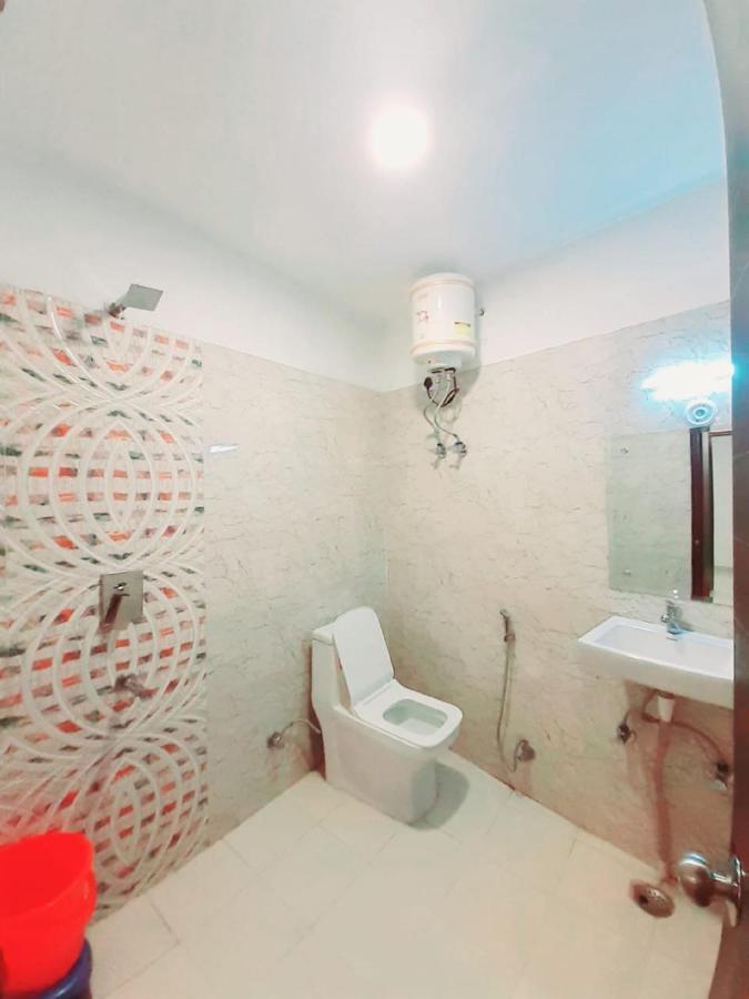 Hotel The Westend Green New Delhi Bagian luar foto