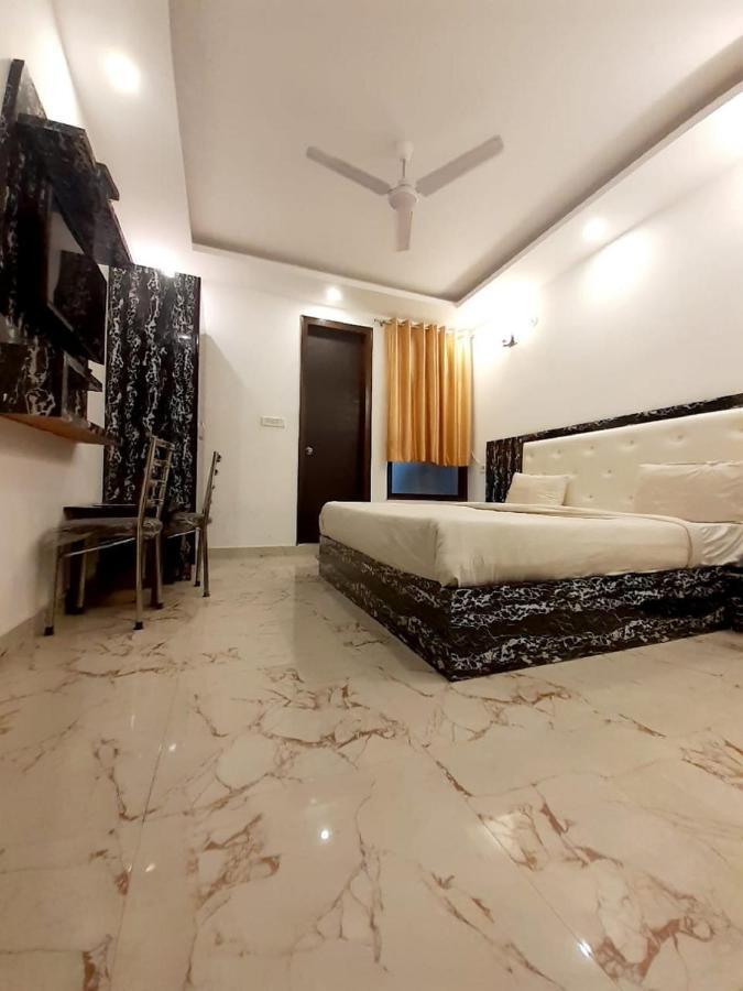 Hotel The Westend Green New Delhi Bagian luar foto
