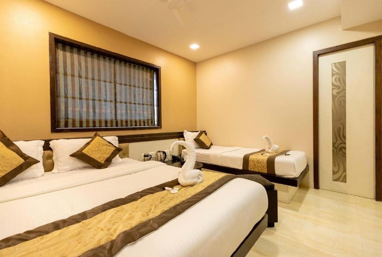 Hotel The Westend Green New Delhi Bagian luar foto