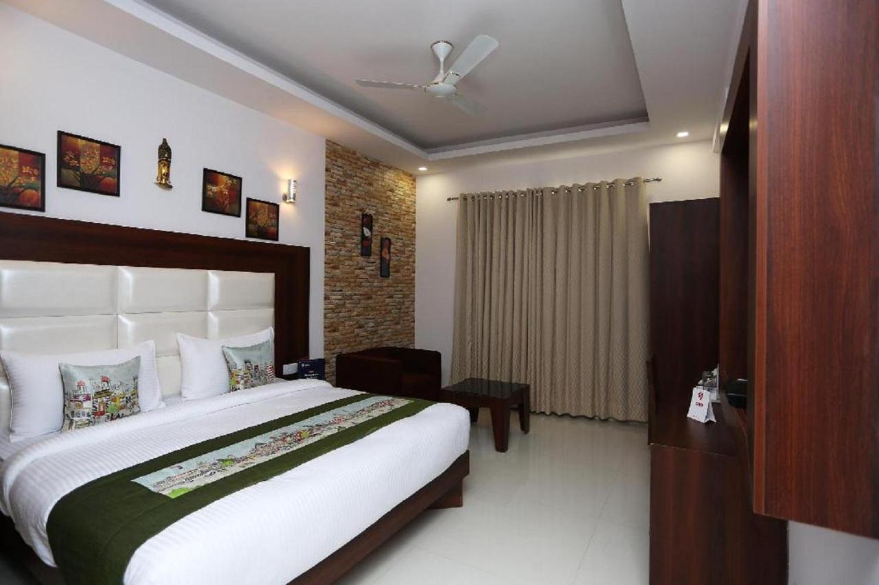 Hotel The Westend Green New Delhi Bagian luar foto