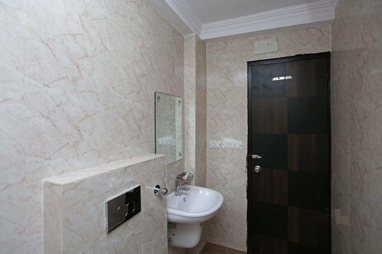 Hotel The Westend Green New Delhi Bagian luar foto