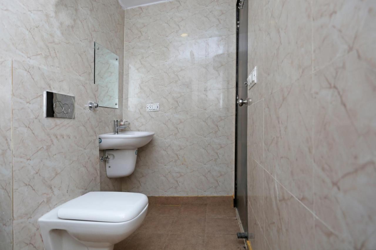 Hotel The Westend Green New Delhi Bagian luar foto