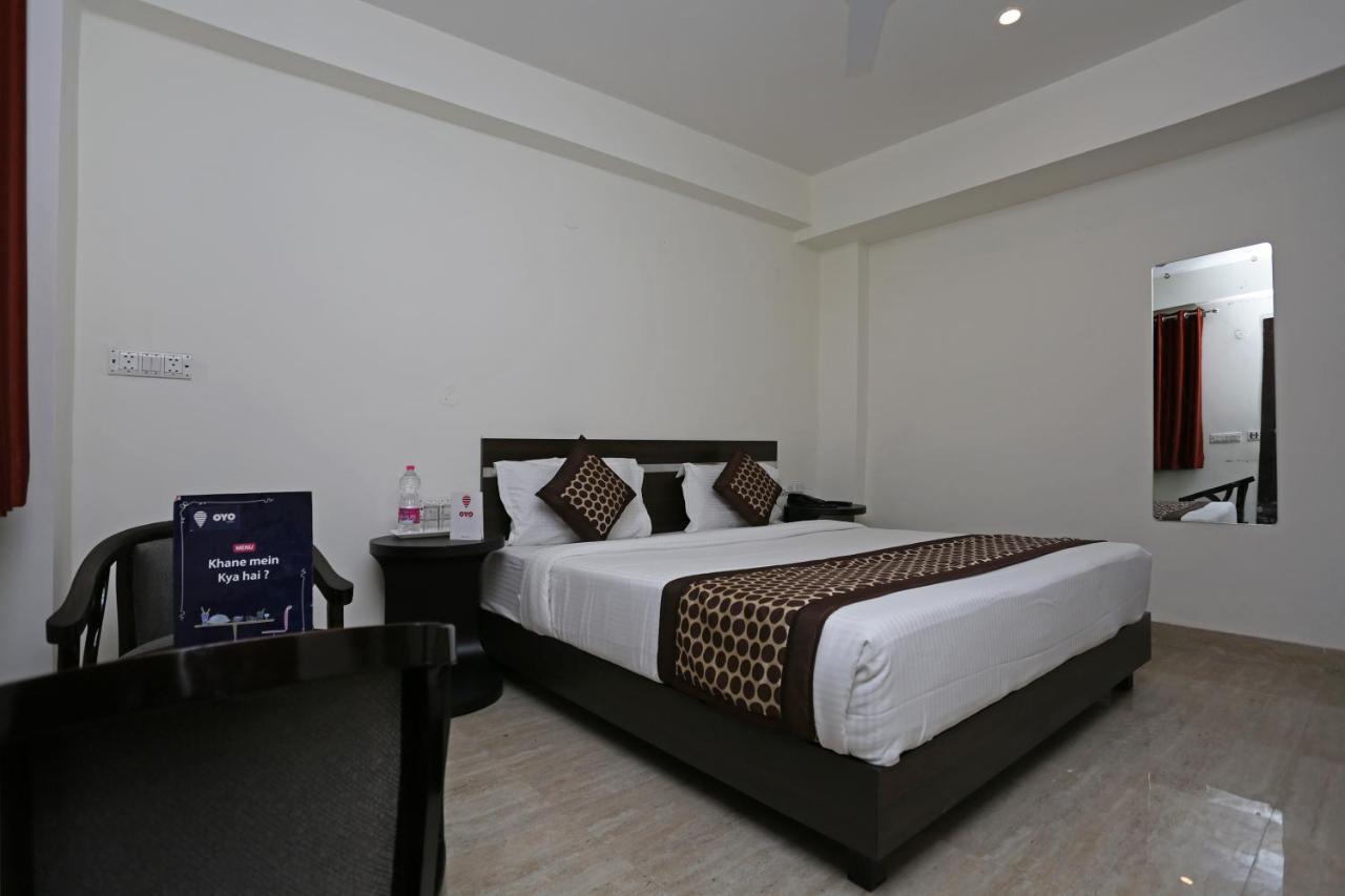Hotel The Westend Green New Delhi Bagian luar foto