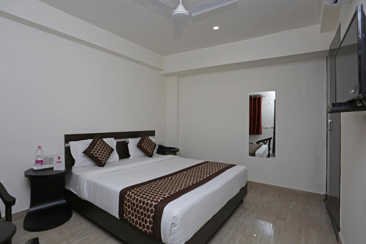 Hotel The Westend Green New Delhi Bagian luar foto
